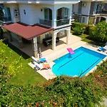 Gul - Private Pool , 10 Min Walk フェティエ