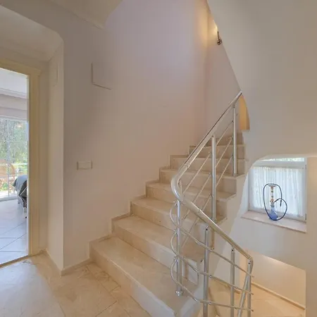 Guel, Βίλα Φετιγιέ